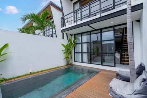 Property building, Swimming pool, Swimming pool