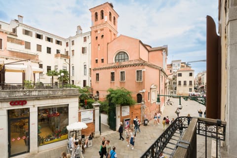 Balcony/Terrace, City view