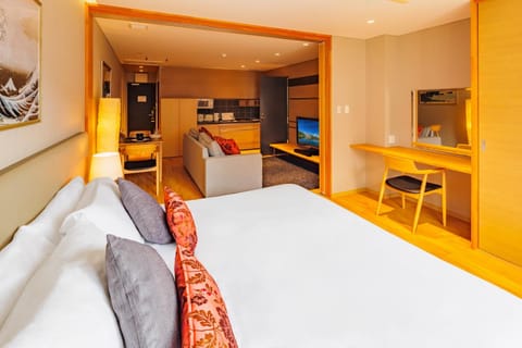 Bed, Kitchen or kitchenette, Living room, Photo of the whole room, Seating area, Dining area, Bedroom