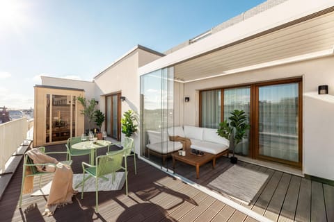 View (from property/room), Balcony/Terrace, Seating area