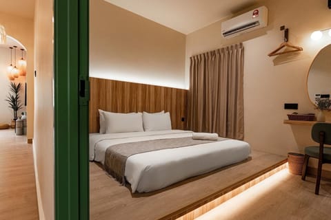 Property building, Bed, Photo of the whole room, Bedroom