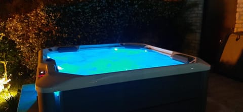 Hot Tub, Open Air Bath