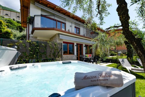 Maison Sabina con splendida vista lago ed idromassaggio Villa in Brenzone sul Garda
