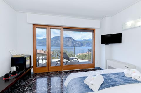 Maison Sabina con splendida vista lago ed idromassaggio Villa in Brenzone sul Garda