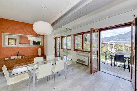 Maison Sabina con splendida vista lago ed idromassaggio Villa in Brenzone sul Garda