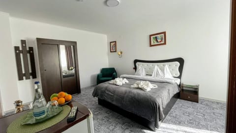Bed, Photo of the whole room, wardrobe