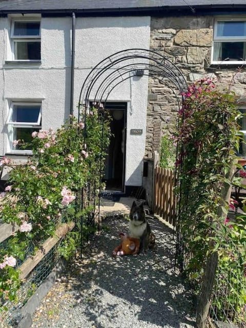 HOLIDAY HOUSE TANYGRISIAU SNOWDONIA North Wales House in Wales