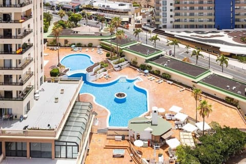 Property building, Day, City view, Pool view, Swimming pool, Location, sunbed