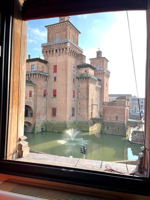 View (from property/room), Bedroom, Landmark view, Street view