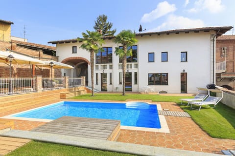 Property building, Patio, Garden, Pool view, Swimming pool, sunbed
