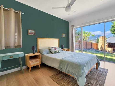 Sea & Mountain Horizon Apartment - Fantastic views House in Cape Town