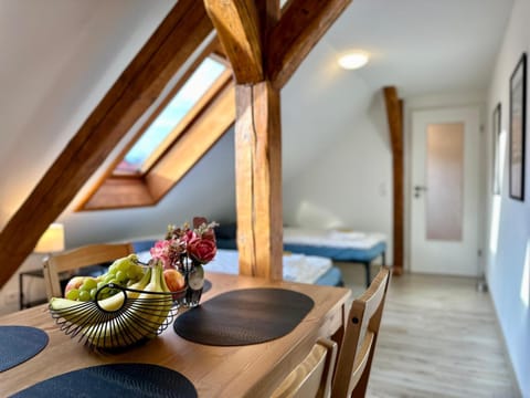 Food and drinks, Dining area, Bedroom