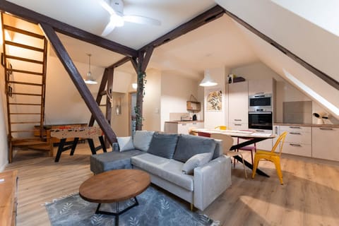 Kitchen or kitchenette, Living room