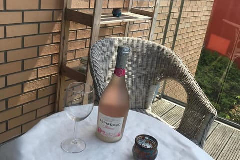 Central Dublin 2-Bed Apartment -Sleeps 5 & Parking Apartment in Dublin