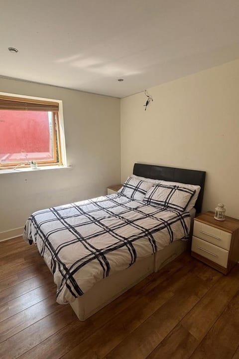 Central Dublin 2-Bed Apartment -Sleeps 5 & Parking Apartment in Dublin