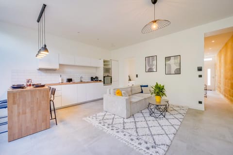 Kitchen or kitchenette, Living room