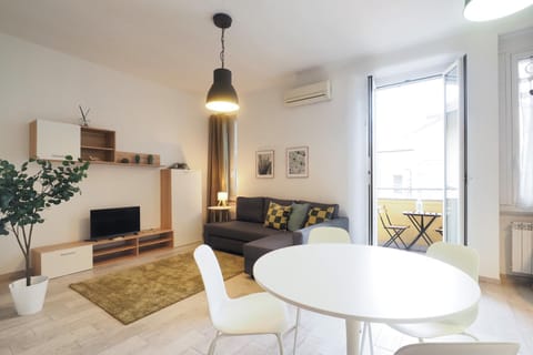 TV and multimedia, Living room, Seating area, Dining area, Evening entertainment
