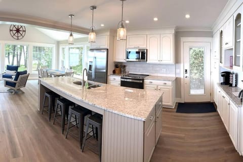 The Blue Bungalow, Seneca Lake House in Seneca Lake