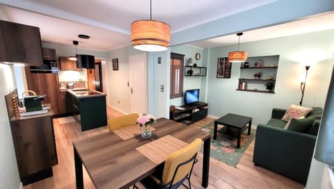 TV and multimedia, Living room, Seating area, kitchen