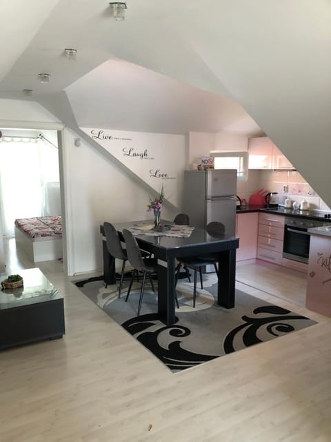 Kitchen or kitchenette, Living room, Dining area, oven