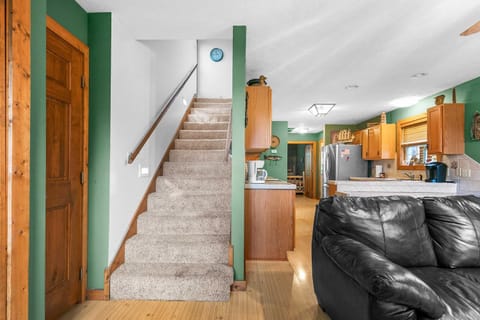 Walk to Lake Lampe Cabin with Fireplace and Deck! Cabin in Table Rock Lake