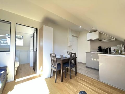 N5 Appart Jouy proche HEC RER C Apartment in Île-de-France