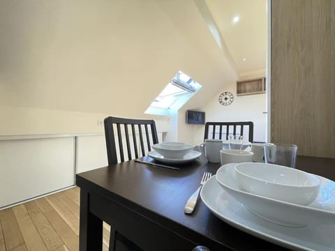 N5 Appart Jouy proche HEC RER C Apartment in Île-de-France