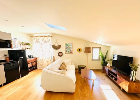 Kitchen or kitchenette, Living room