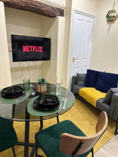 TV and multimedia, Living room, Dining area
