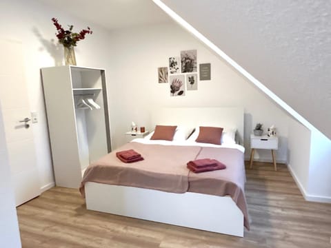 Bed, Bedroom, wardrobe