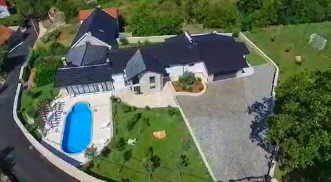 Property building, Bird's eye view, Pool view, Swimming pool