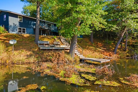 Antiquing and Fishing Riverfront Waupaca Home! House in Waupaca