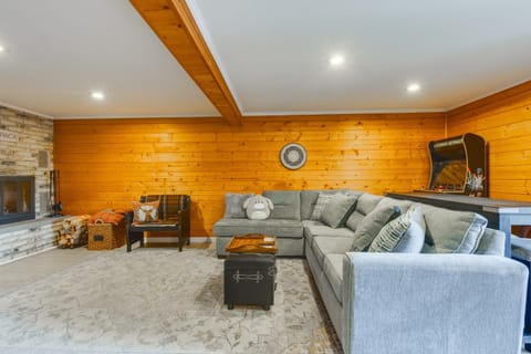 Antiquing and Fishing Riverfront Waupaca Home! House in Waupaca