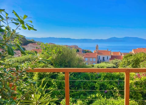 Natural landscape, Balcony/Terrace, City view, Garden view, Landmark view, Mountain view, Sea view