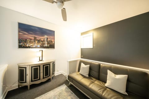 Penthouse Suite Downtown, Top Floor Apartment in Belltown