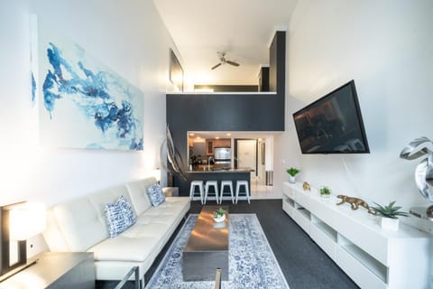 Penthouse Suite Downtown, Top Floor Apartment in Belltown