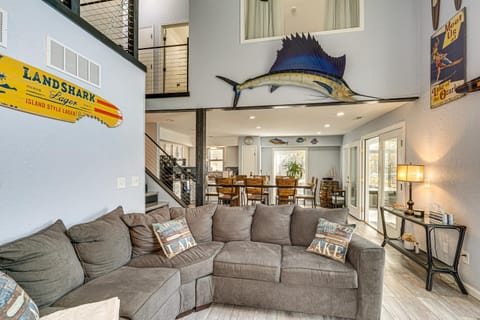 Fireplace, Deck and Grill Lake Ozark Family Retreat House in Village Four Seasons