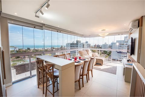 City view, Sea view