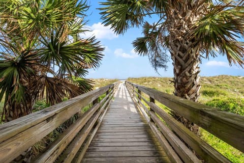 Ohana Bliss l 2 Pools l Walk to Beach House in Saint Augustine Beach