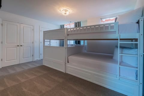 2708 Harbor Court House in Delavan Lake