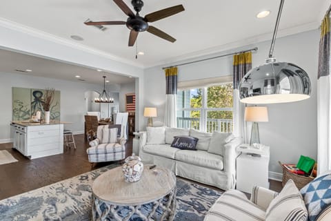 6-Seater Golf Cart - Community Pool - Close to Beach, Dining and Shopping House in Inlet Beach