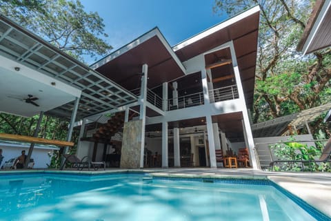 Property building, Balcony/Terrace, Swimming pool, Swimming pool