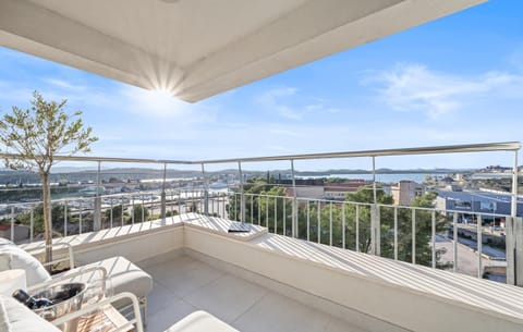 Day, Natural landscape, View (from property/room), Balcony/Terrace, City view, Sea view