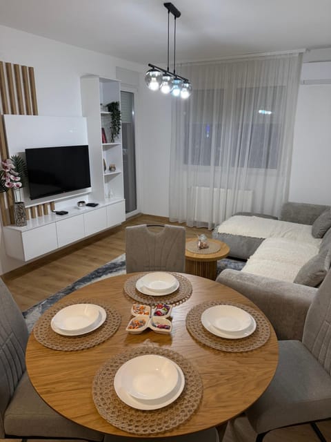 Communal lounge/ TV room, TV and multimedia, Kitchen or kitchenette, Living room, Dining area