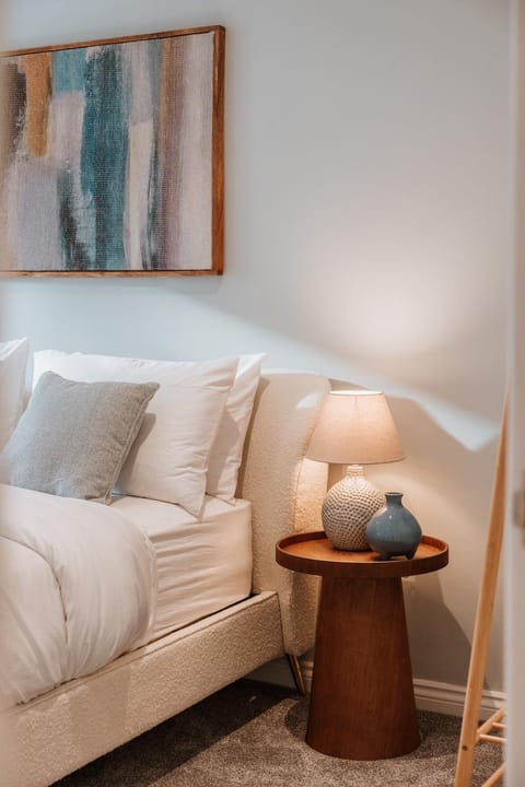 2 Bed Apartment Overlooking the Square Step Out to Shops & Dining Apartment in Shrewsbury