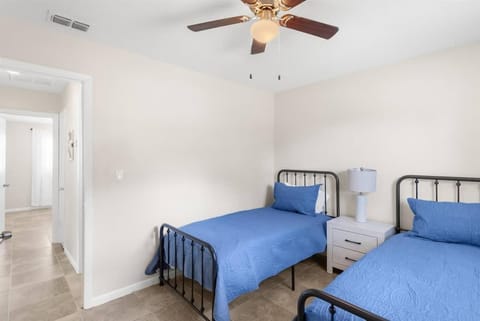 Cozy 2 Bedroom home, Dade City! #1 House in Dade City