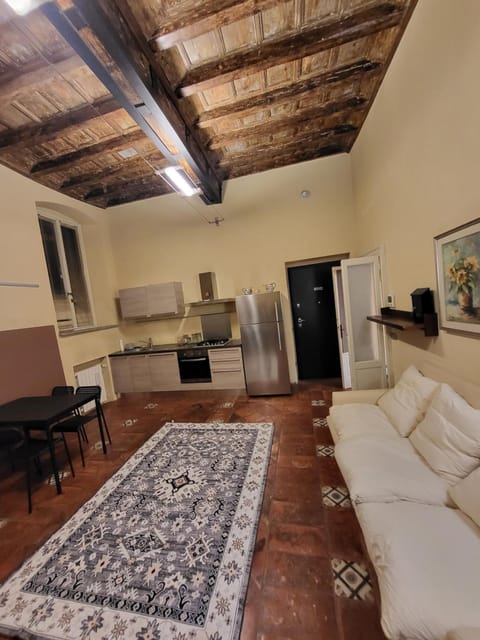 Kitchen or kitchenette, Living room, Dining area, oven