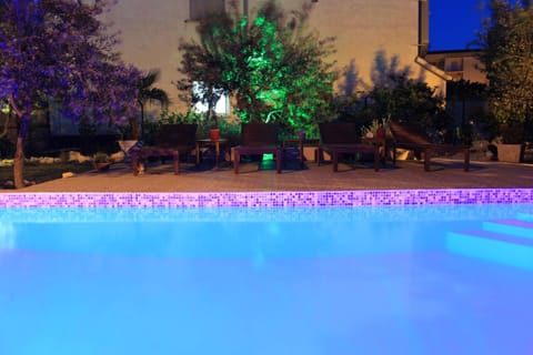 Swimming pool, Swimming pool