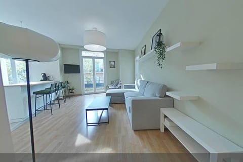 3 bedrooms-Very bright and spacious appt- wifi Apartment in Toulon