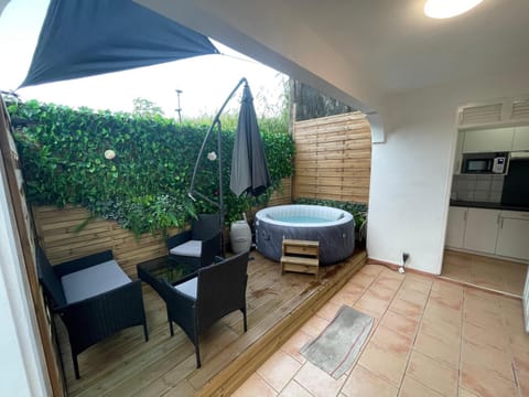 Hot Tub, Balcony/Terrace